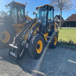 Livraison rapide sur une chargeuse sur pneus JCB 409 AGRI de qualité supérieure 2025, construite avec un puissant moteur Kubota et un vérin hydraulique Eaton - Product Image 3