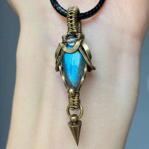 Pendentif Labradorite enroulée en fil métallique Pierre précieuse Flashy Bijoux en fil de cuivre faits main Cadeau Labradorite bleue - Product Image 1