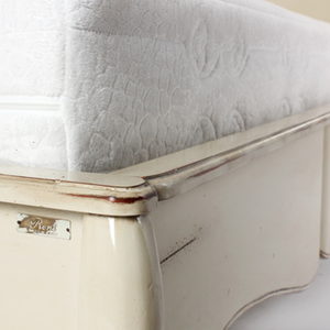 Juegos de dormitorio tamaño King y Queen con marcos de caoba antigua de alta calidad y precios asequibles - Product Image 6