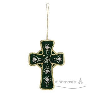 Adornos de Navidad hechos a mano con Cruz irlandesa | Bordado celta moderno ecológico con forma personalizada y decoración cristiana con cuentas - Product Image 1