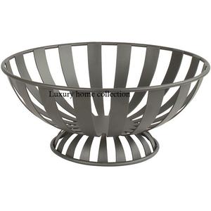 Cesta de frutas de metal vintage de diseño curvo hecha a mano, ideal para cocinas rústicas modernas con estilo o para exhibir mesas de centro - Product Image 3