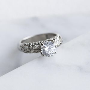 Anillo de compromiso Art Deco de corte redondo para mujer - Product Image 5