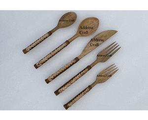 Ensemble de 4 couteaux à beurre en bois de restaurant personnalisés avec manche en rotin et osier tissé - Product Image 5