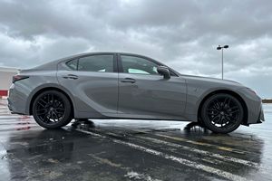 2022 I.S 500 รุ่นเปิดตัว ไมล์น้อย เครื่องยนต์สมบูรณ์ ระบบเกียร์อัตโนมัติ หลังคาพาโนรามา ไฟ LED พร้อมส่ง - Product Image 5