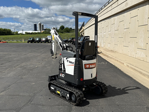 รถขุดขนาดเล็ก Bobcat E10 ปี 2025 แบบตีนตะขาบ ความจุบุ้งกี๋ 0.03 ลูกบาศก์เมตร สีขาว พร้อมชิ้นส่วนเครื่องยนต์หลัก - Product Image 2