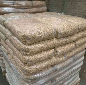 Briquettes de bois en sacs de 15 kg pour système de chauffage, emballées sur palette, combustible écologique. Achetez des briquettes de bois à faible teneur en cendres, écologiques. - Product Image 3