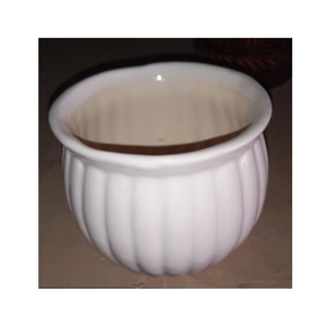 Maceta de cerámica artesanal en tonos relajantes, perfecta para un estilo minimalista en estantes, esquinas de cocina o mesitas de noche - Product Image 1