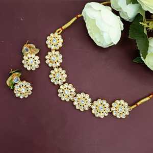 Indien traditionnel Designer fleur ethnique larme goutte boucle d'oreille cristal tour de cou collier de mariée mariage indien ensemble de bijoux, blanc - Product Image 2