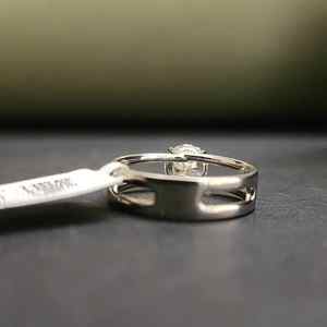 Nuevo Anillo Elegante de Doble Banda con Moissanita de Corte Redondo y Engaste Pavé en Oro de 14K, Certificado IGI, Estilo Moderno - Product Image 3