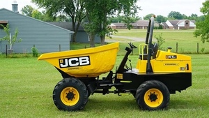 Camion benne compact diesel JCB 6TFT jaune pour travaux de construction et transport agricole - Product Image 1