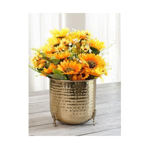 Jardinière en métal à gaufrage floral détaillée à la main avec des pieds solides, parfaite pour la décoration du hall, des intérieurs et des porches de luxe - Product Image 1