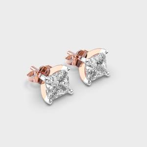 Boucles d'oreilles clous solitaires en diamant de laboratoire taille princesse, or rose 18 carats - Product Image 3