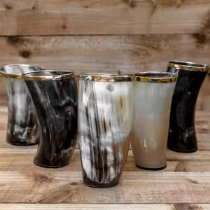 Verre à boire en corne moderne fait à la main et respectueux de l'environnement avec moulage en laiton pour bière, vin, cadeau par Saniya Handicraft - Product Image 4