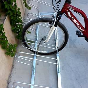 Support de stationnement vertical pour vélos en acier galvanisé, 6 emplacements, 40x210 cm, en acier inoxydable et aluminium - Product Image 3