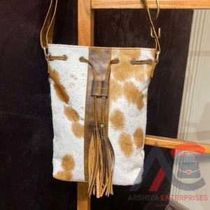 Nuevo diseñador de pelo en cuero de vaca bolso de cubo al por mayor de cuero genuino Boho bolso occidental bolso con cordón para mujer - Product Image 1