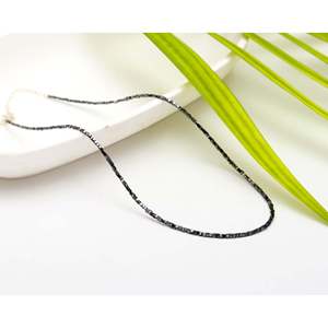Collier en diamant noir facetté de 1,5 à 2,5 mm, forme cube, 16 pouces, finition argentée - Product Image 1