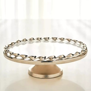 Support à gâteau en métal artisanal éco-responsable, structure de support et œuvre d'art, vaisselle magnifique et fantastique, passe au lave-vaisselle - Product Image 6