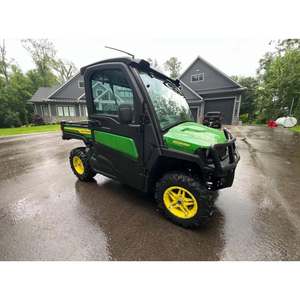 John Deeree XUV835M Veicolo Utilitario Crossover Motore Potente da 54 HP Con Grande Cassone Per Lavori Agricoli e di Proprietà - Product Image 2
