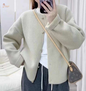 Suéter versátil de algodón 100% de un solo pecho para mujer, botón bordado, tejido holgado para invierno, ropa informal, frente sólido - Product Image 1