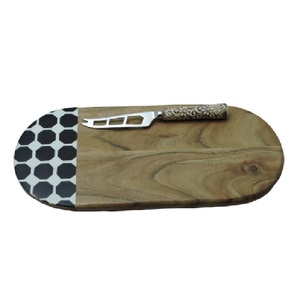 Outils de cuisine multifonctionnels, planche à découper en bois de qualité alimentaire faite à la main, planche à découper en bois et résine, poignée, planche à fromage en bois - Product Image 4