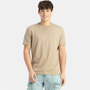 Camiseta de algodón Supima súper peinado transpirable de corte regular con cuello redondo esencial - Product Image 1