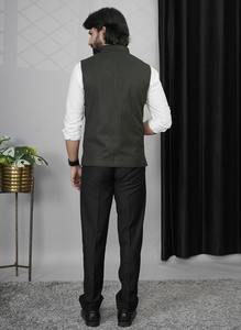 Gilet vert pour homme de qualité export pour mariages, tenue de bureau, réunions d'affaires et uniformes d'entreprise, disponible au meilleur prix - Product Image 3