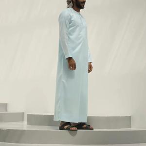 Vêtements islamiques en gros Thobe pour hommes Nouvelle mode Koweït Marocain Arabe Musulman Jubba Thobe Kaftan Daffah Abaya pour hommes - Product Image 4