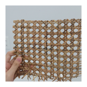 Rollo de malla de caña de ratán de plástico-Material de malla de rollo de ratán de alta calidad para muebles, artesanías y diseño de interiores - Product Image 1