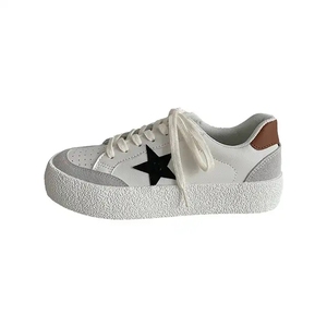 Zapatillas deportivas todo en uno, nuevas para otoño e invierno 2026, con suela gruesa, diseño de estrellas, zapatillas blancas de cuero para el tiempo libre. - Product Image 1