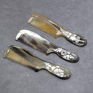 COLORES ESTÁTICOS CUERNO BUFFALO PEINES AL POR MAYOR Peines de cuerno antiestáticos naturales para regalos de vacaciones por Artesanías de media luna - Product Image 1