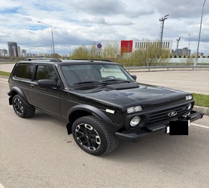 NIVA Legend Sport 2025 (VAZ), faible kilométrage, moteur silencieux, transmission automatique, toit ouvrant panoramique, phares LED - Product Image 1