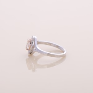 Anillo de compromiso con halo de diamantes amarillos ovalados de 3.44 ct cultivados en laboratorio, oro amarillo, blanco y rosa de 18 quilates - Product Image 3