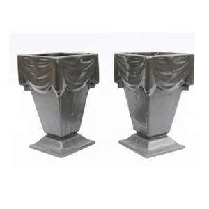 Pot de fleur d'urnes de jardin en métal de finition rustique antique avec piédestal pour le jardin extérieur décoratif nouveau pot de plantes en métal de conception - Product Image 5