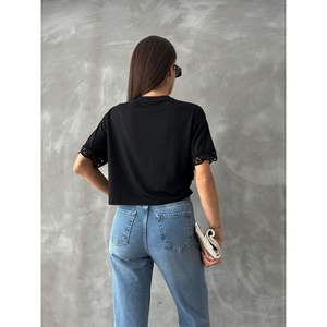 Camisetas de Mujer Topshow con Detalle de Encaje Negro, Opciones de Venta al Por Mayor Disponibles - Product Image 1