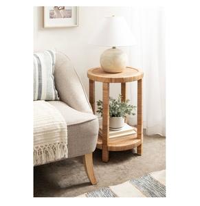 Mesa auxiliar de madera duradera y atractiva con un acabado de primera calidad y diseño clásico de patas que mejora la sofisticación de la habitación - Product Image 2