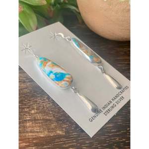 Pendientes Colgantes Hechos a Mano en Estilo Navajo con Turquesa Mohave y Plata de Ley, Diseño en Forma de Gota de Agua - Product Image 3