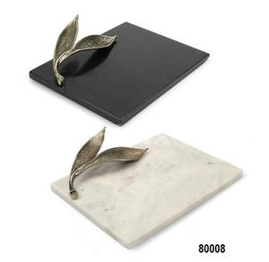 Plateau en marbre avec accent de feuille - Product Image 1