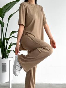 ฤดูร้อนที่กําหนดเองสีทึบแขนสั้นเสื้อกางเกงขากว้างผู้หญิงสองชิ้นถักชุดลําลองสีเบจ - Product Image 2