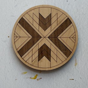 Dessous de verre rond en bois fait à la main avec support absorbant réutilisable tapis de tasse noyer chaud sous-verres en noyer tapis et tampons - Product Image 3