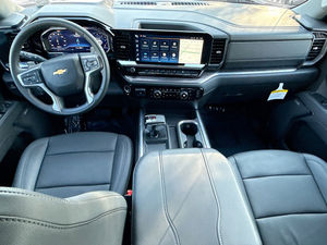 Pick-up de luxe d'occasion 2025 Silverado 1500 LTZ 5.3L V8 4x4 automatique, nouveau véhicule essence à vendre - Product Image 5