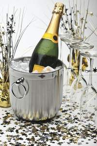 Cubo de hielo de acero inoxidable con superficie exterior decorativa, ideal tanto para uso informal como para ocasiones de lujo - Product Image 5