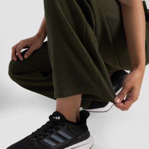 กางเกงวาฟเฟิลสำหรับทุกเพศ ระบายอากาศได้ดี เอวกลาง สีเขียวมะกอก - Product Image 6