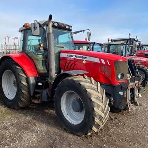Tracteurs Massey Ferguson 4x4 d'occasion abordables avec chargeur et outils agricoles pour une utilisation agricole en stock pour une expédition immédiate - Product Image 3