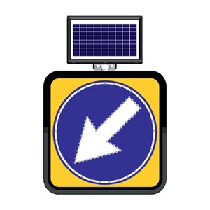 Panneau de signalisation routière réfléchissant à énergie solaire 60 x 60 cm, flèche directionnelle « Gauche » pour utilisation sur route - Product Image 1