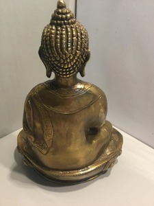 รูปปั้นพระพุทธรูปทองเหลืองคุณภาพระดับพรีเมี่ยมสำหรับการตกแต่งทางจิตวิญญาณหรือสตูดิโอโยคะและห้องนั่งสมาธิ