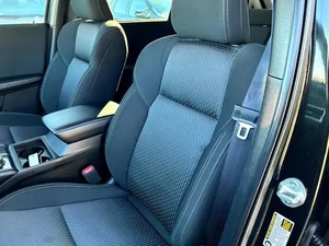 2022 Mitsubishi Outlander ES พวงมาลัยซ้าย SUV 8L เครื่องยนต์เบนซินหนังสีดำภายในพร้อมยาง R16และ R18 - Product Image 5