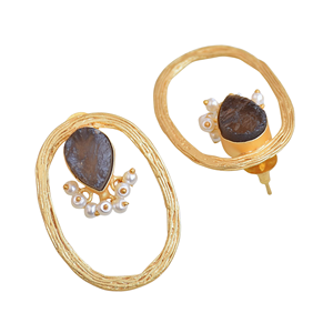 Boucles d'oreilles clous en laiton avec perles, vente en gros, design en pierre naturelle brute, finition laiton antique, style avant-gardiste, qualité supérieure, prêt pour le B2B - Product Image 3