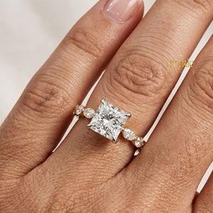 Anillo de Compromiso con Corte Radiante y Tres Piedras, Oro de 10K, Anillo de Boda con Piedra Lateral en Forma de Pera, Regalo de Aniversario - Product Image 5