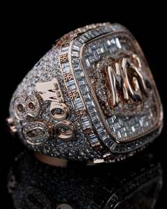 แหวนเงินแท้ 925 สำหรับผู้ชาย/ผู้หญิง สไตล์ฮิปฮอป ประดับเพชรโมอิสซาไนต์แท้ทรงกลม  แบบสั่งทำได้ เป็นของขวัญสำหรับแร็ปเปอร์ - Product Image 3