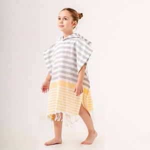 Poncho de bain à capuche pour enfants en gros - Rayures Capri 100% coton turc, fournisseur OEM pour la plage, la natation et le surf - Product Image 2
